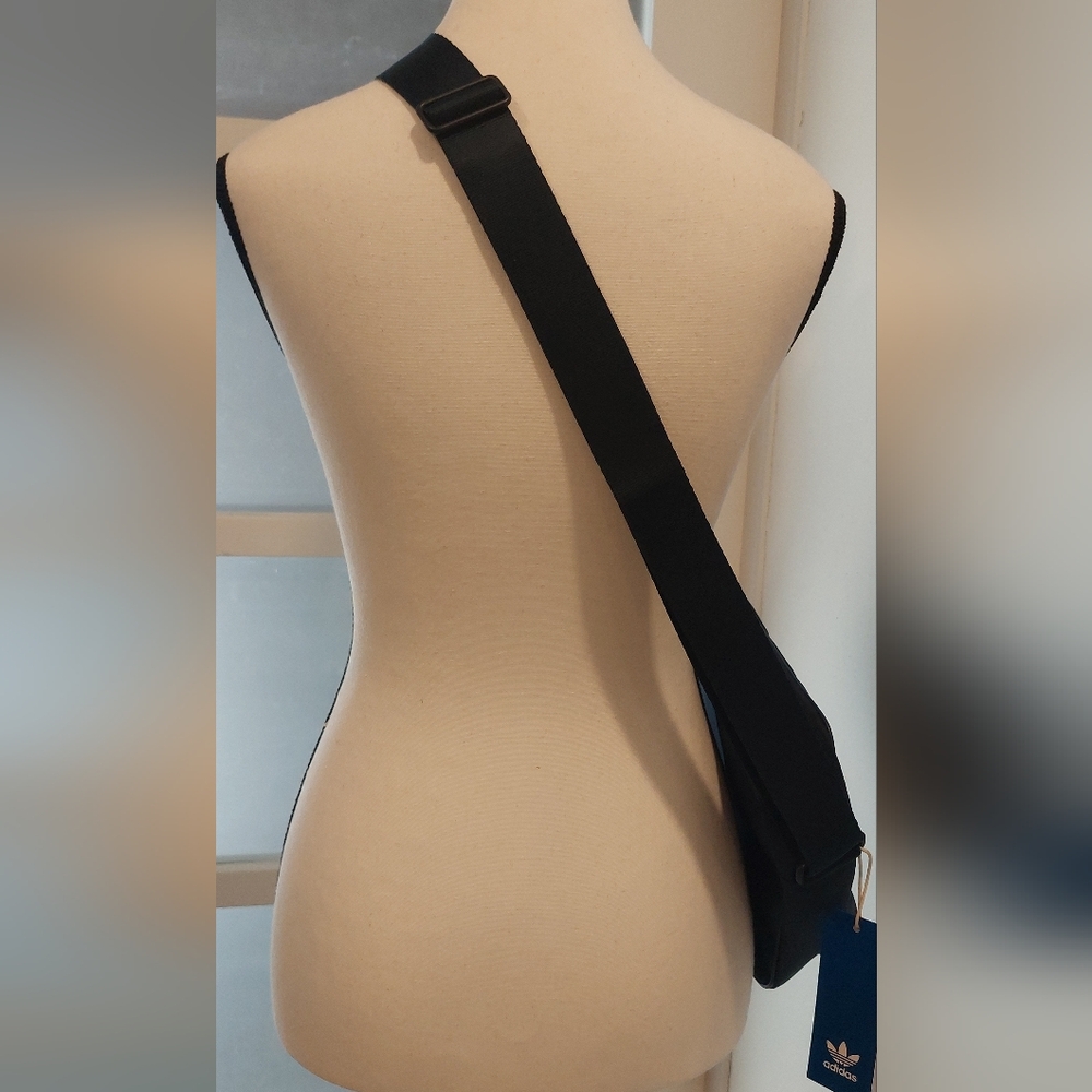 Adidas Dark blue Adidas shoulder bag with white logo. - Picture 4 of 8